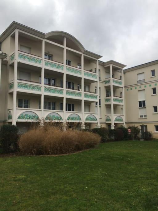 מונטבראן Appart Avec Terrasse Et Parking A 2 Pas De Disney מראה חיצוני תמונה